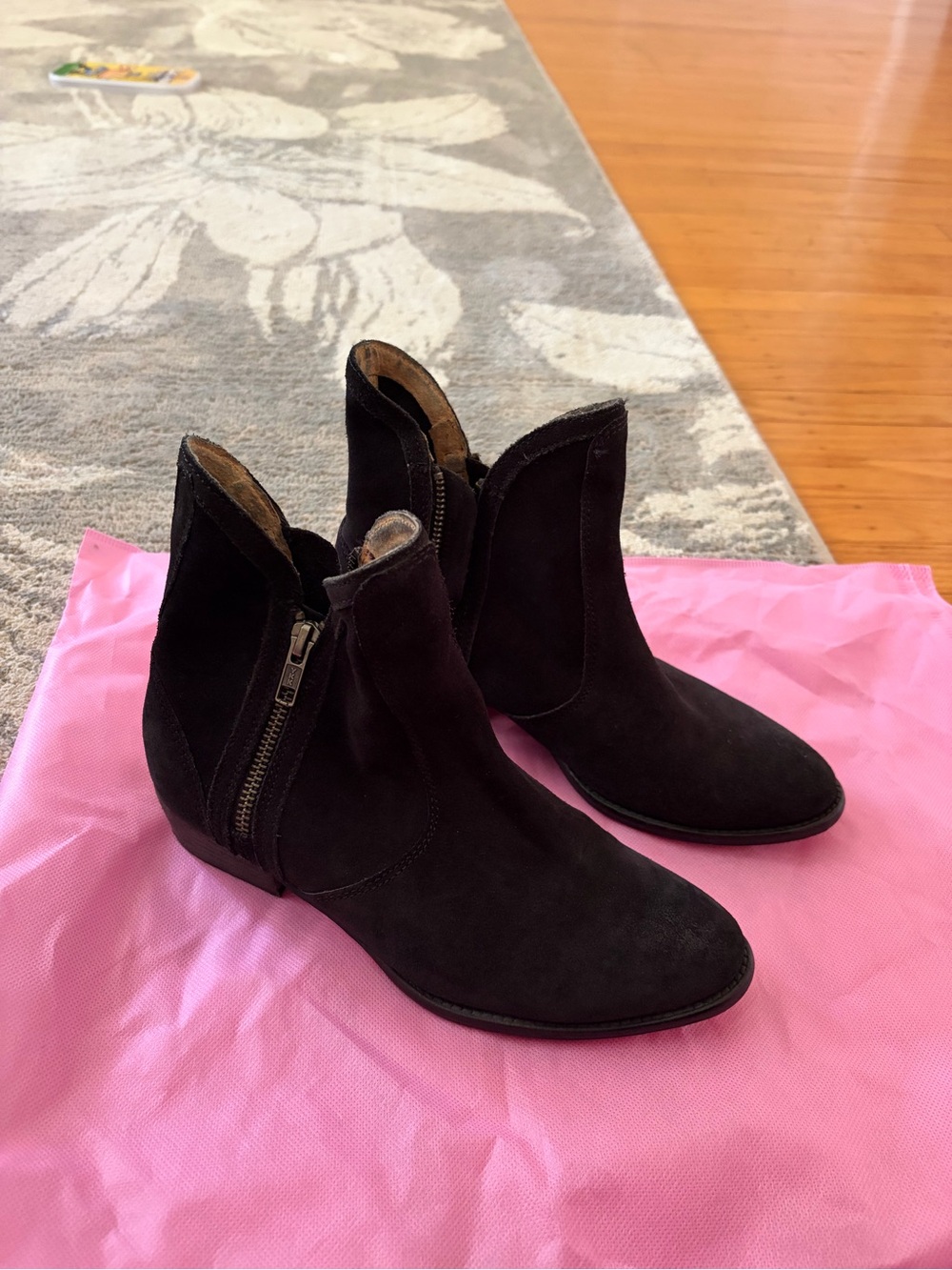 Seychelles Women’s Black Suede Ankle Boots - double Zip Side